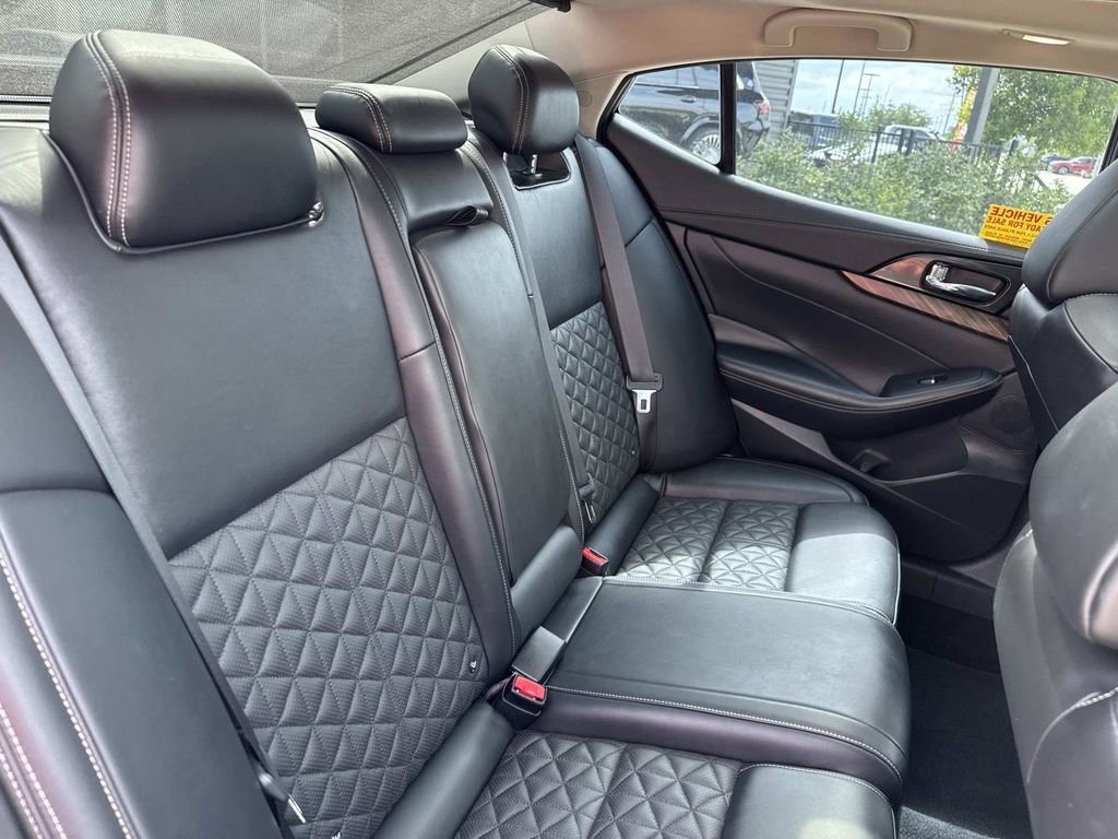 Used 2017 Nissan Maxima Platinum FWD image 10