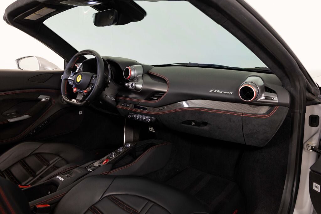 Used 2022 Ferrari F8 Tributo RWD image 36