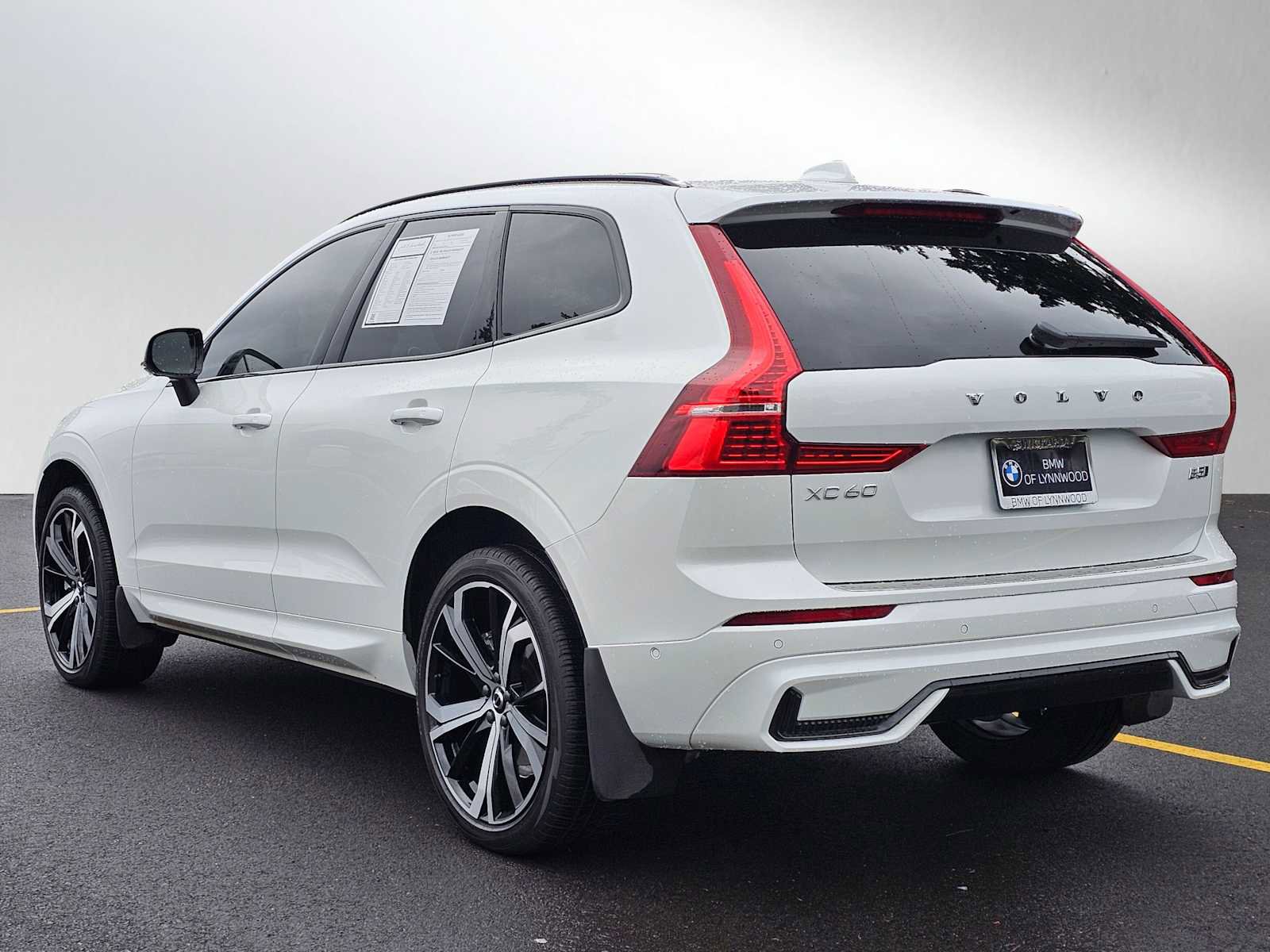 Used 2024 Volvo XC60 B5 Ultimate w/ Protection Package Premier image 5
