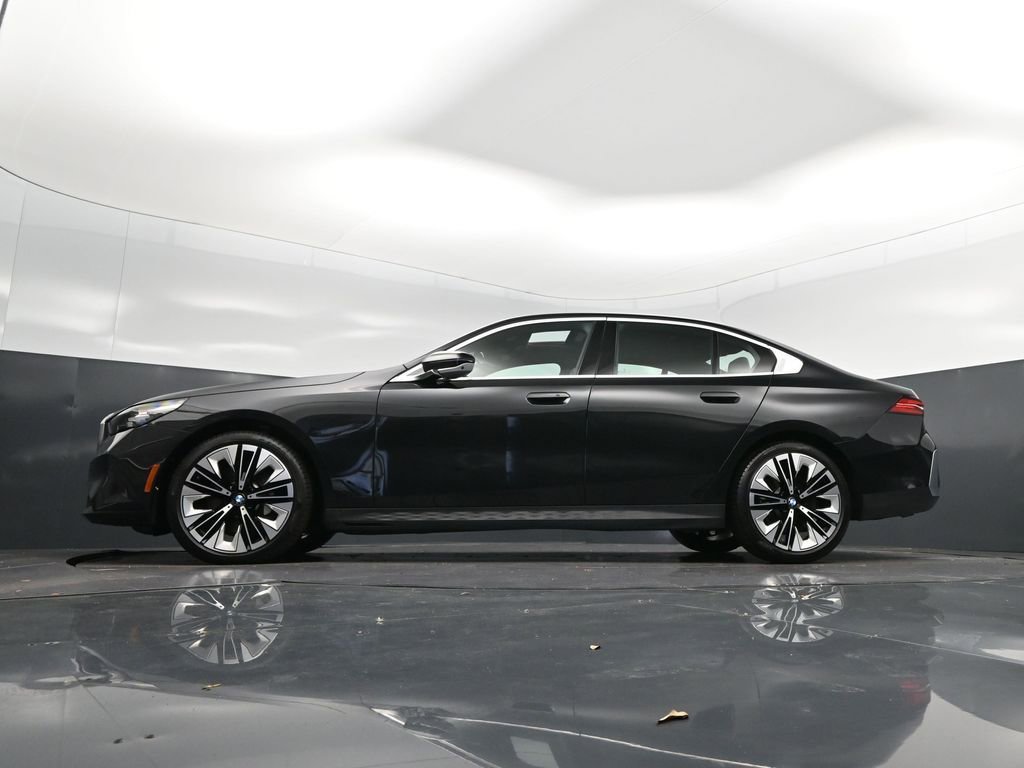 Certified 2025 BMW 530i xDrive image 39