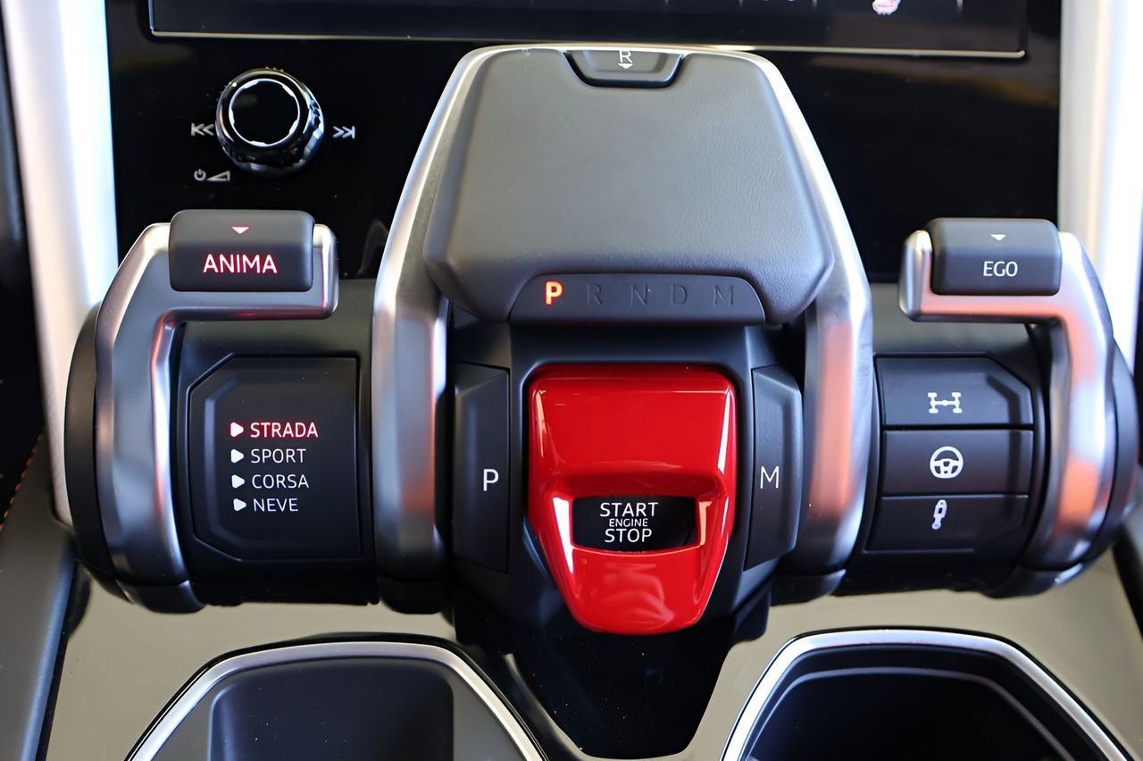 Used 2022 Lamborghini Urus AWD/4WD image 28