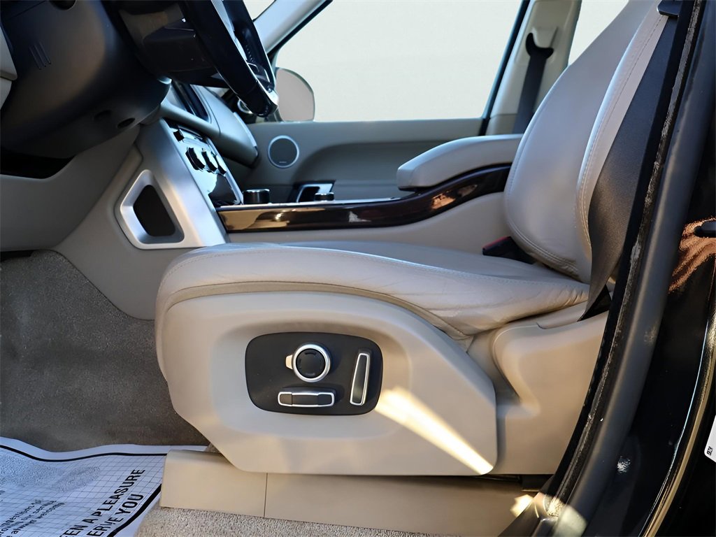 Used 2016 Land Rover Range Rover HSE image 37