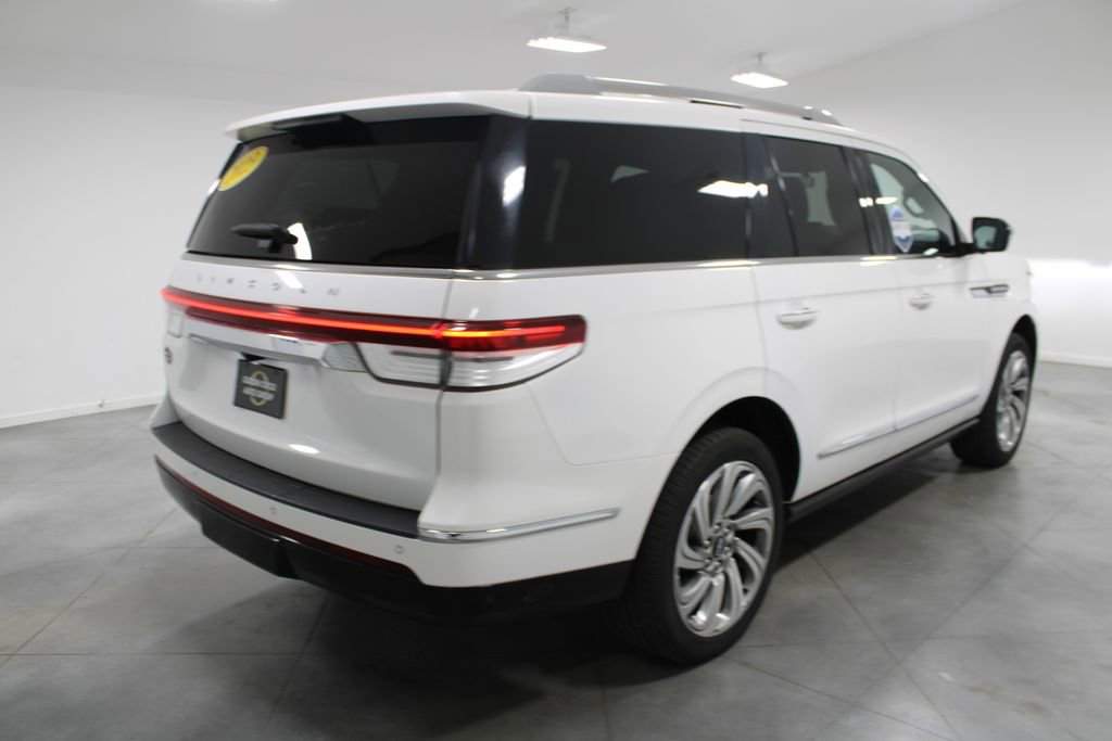 Used 2023 Lincoln Navigator Reserve image 9