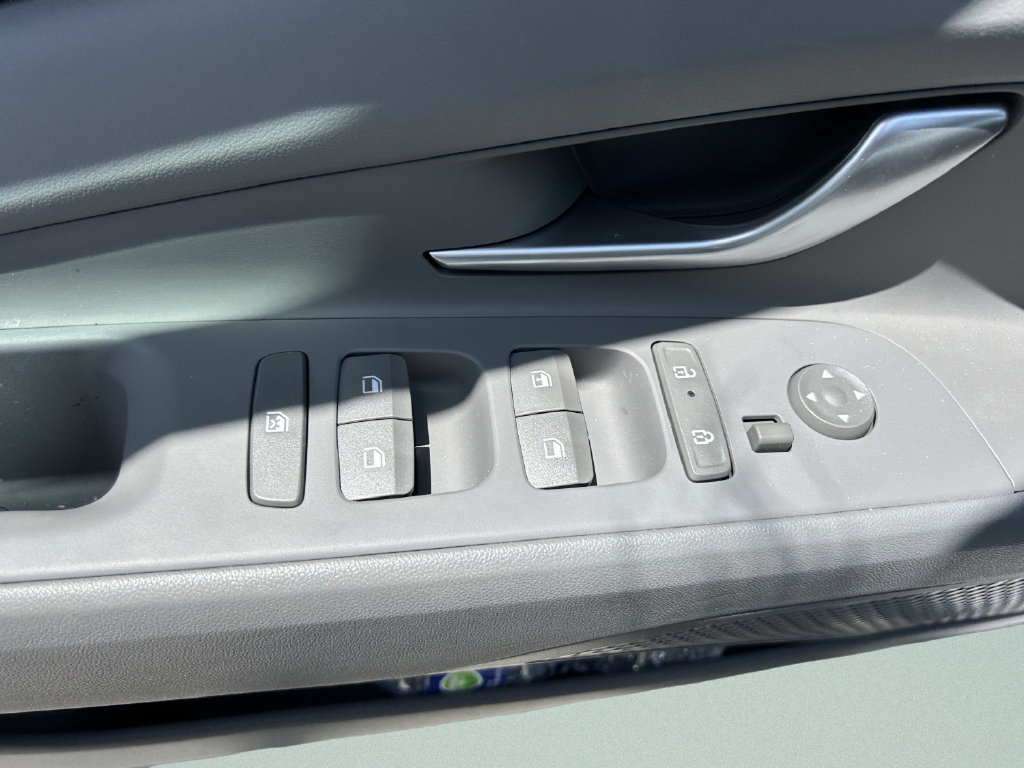New 2025 Hyundai Elantra SE FWD image 20