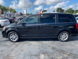 Used 2019 Dodge Grand Caravan SXT image 1