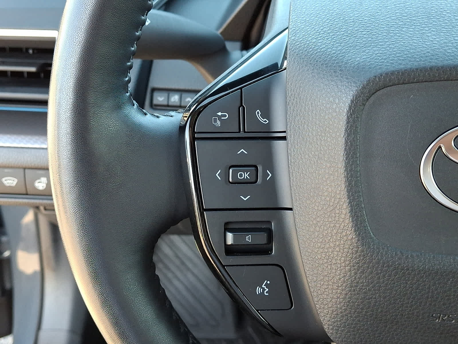 Certified 2023 Toyota Prius XLE FWD image 25
