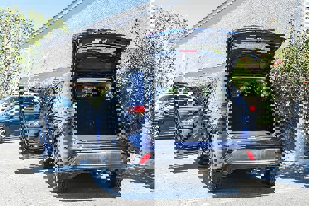 Used 2023 Toyota Highlander XLE image 28