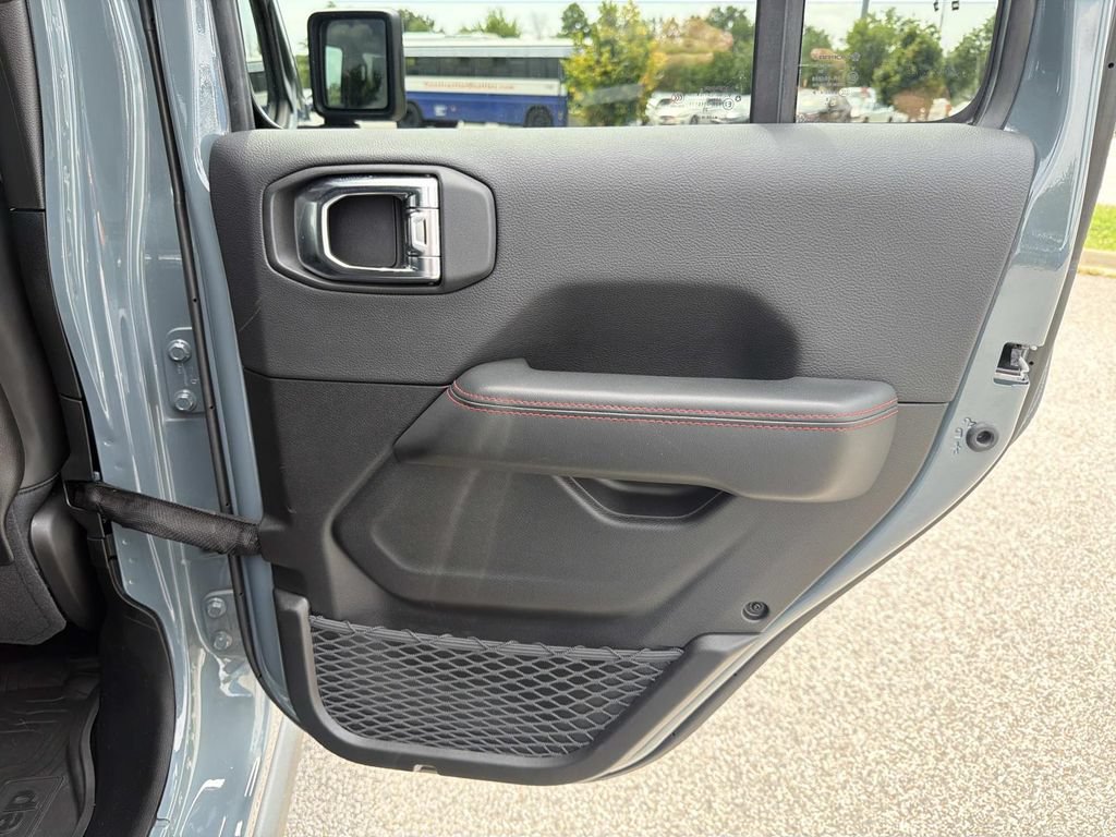 Used 2025 Jeep Wrangler Unlimited Rubicon AWD/4WD image 25