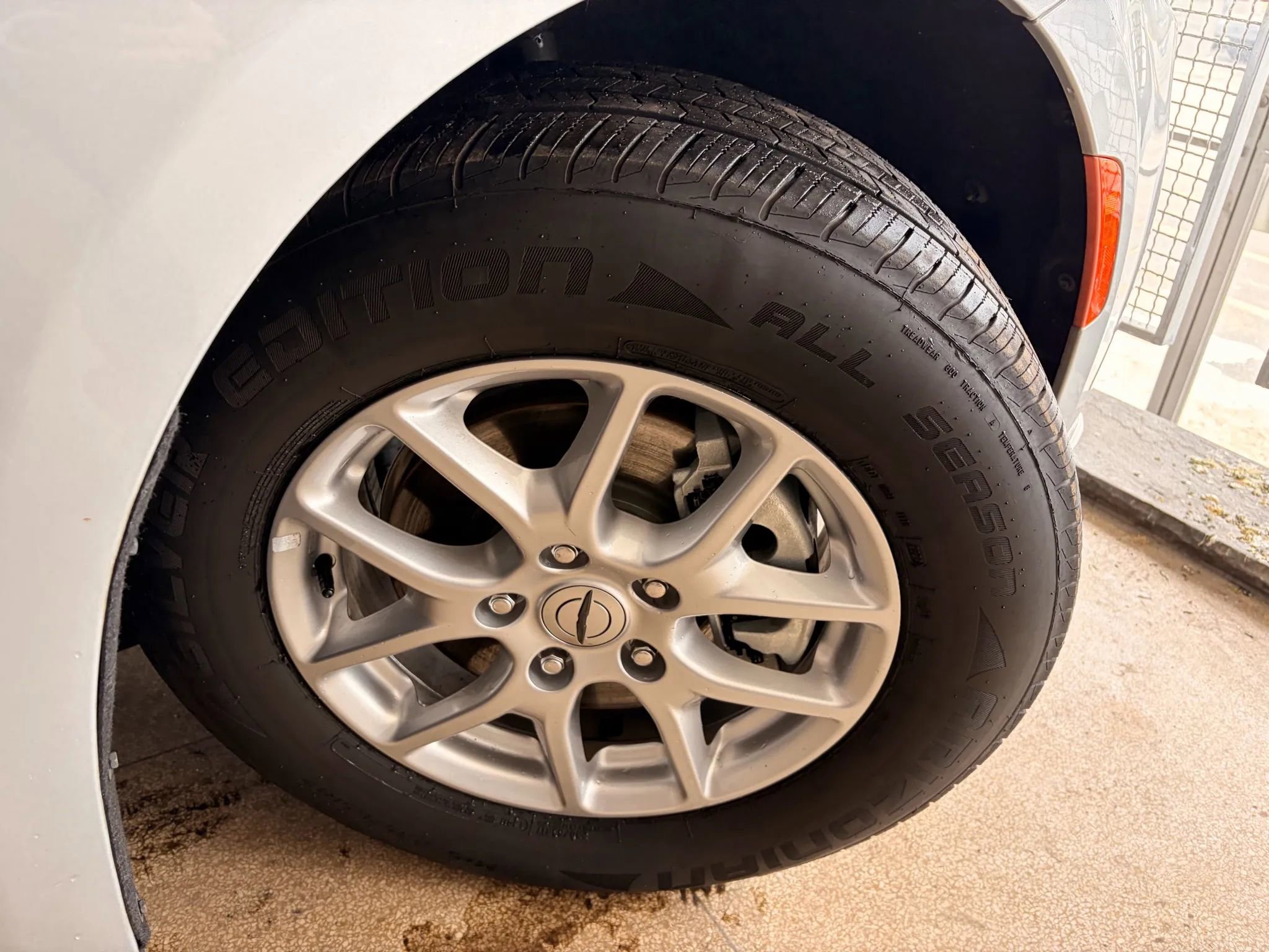 Used 2023 Chrysler Pacifica Touring image 31