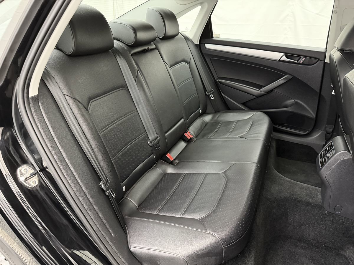 Used 2013 Volkswagen Passat 2.5 SE image 17