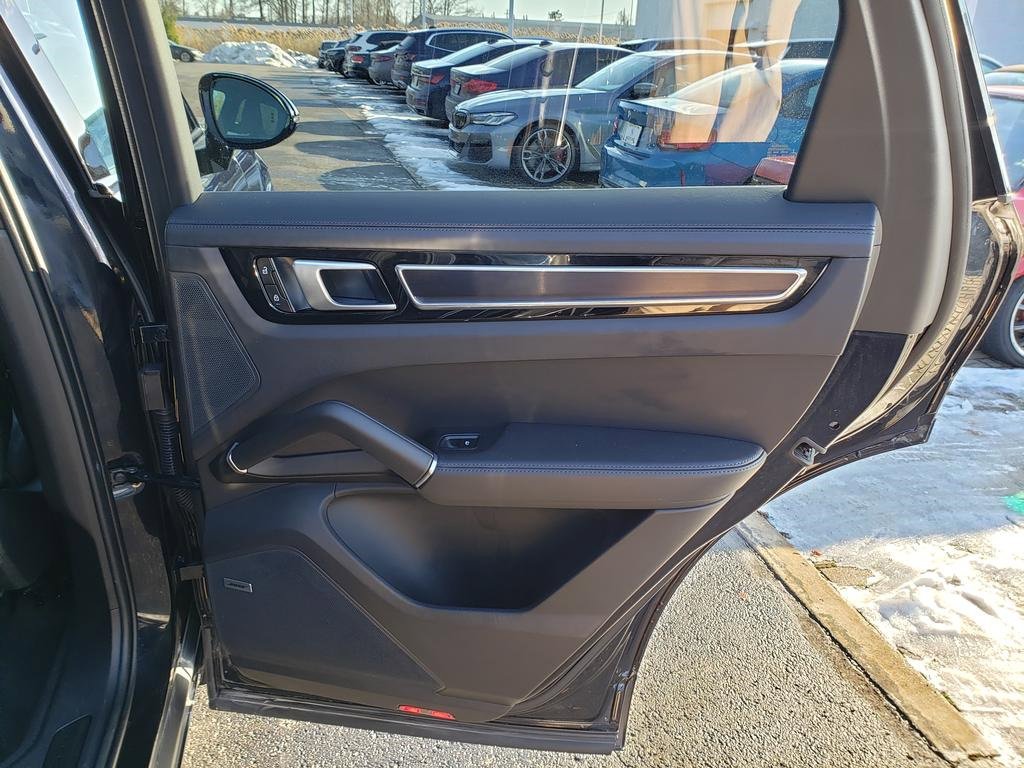 Used 2022 Porsche Cayenne GTS w/ Sport Chrono Package (8LH) image 16