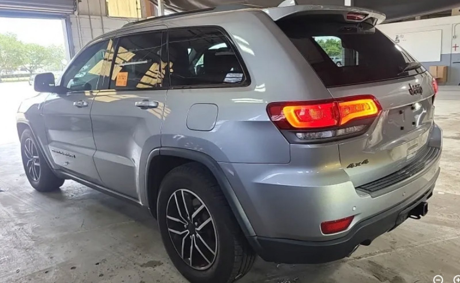 Used 2019 Jeep Grand Cherokee Trailhawk AWD/4WD image 2