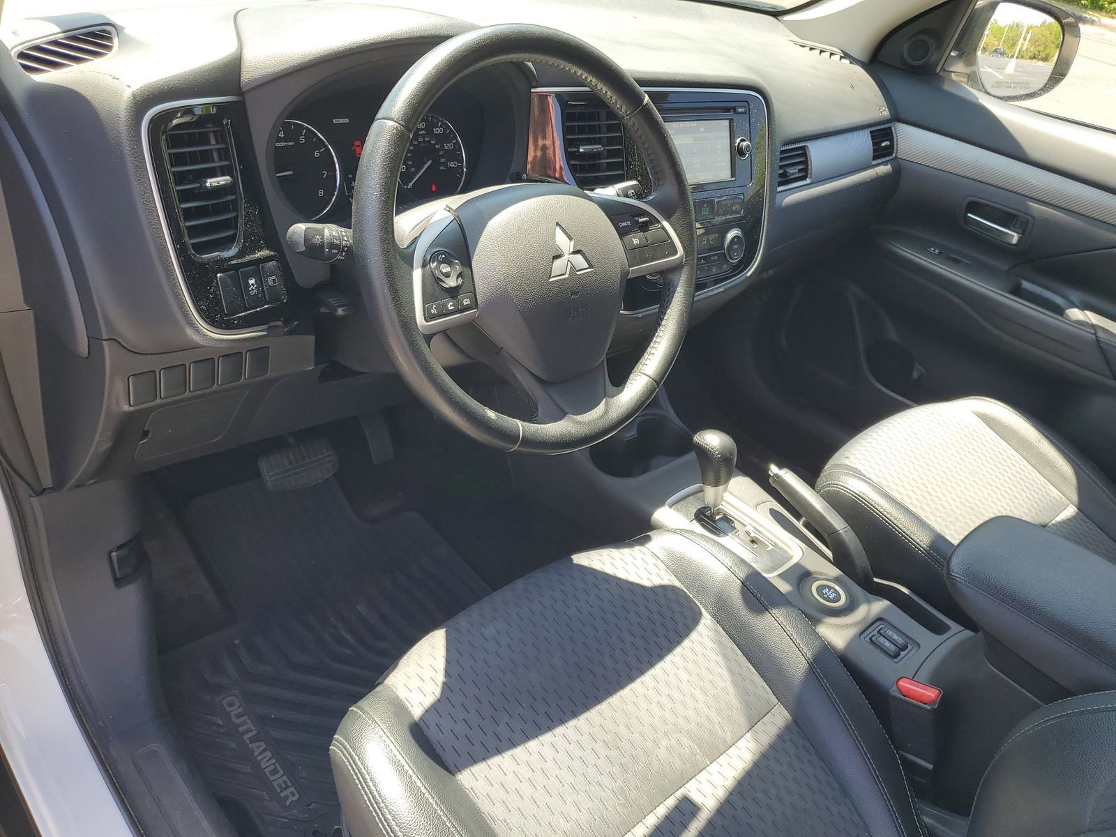 Used 2015 Mitsubishi Outlander SE image 6