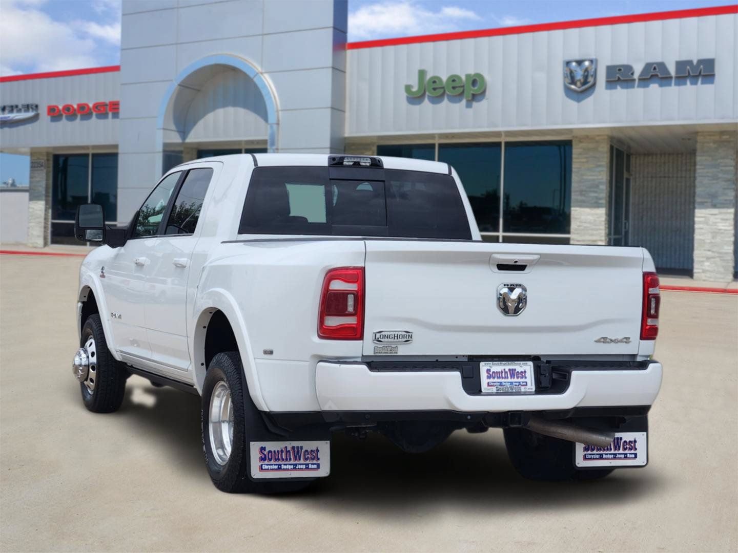 Used 2024 RAM 3500 Limited w/ Towing Technology Group AWD/4WD image 4