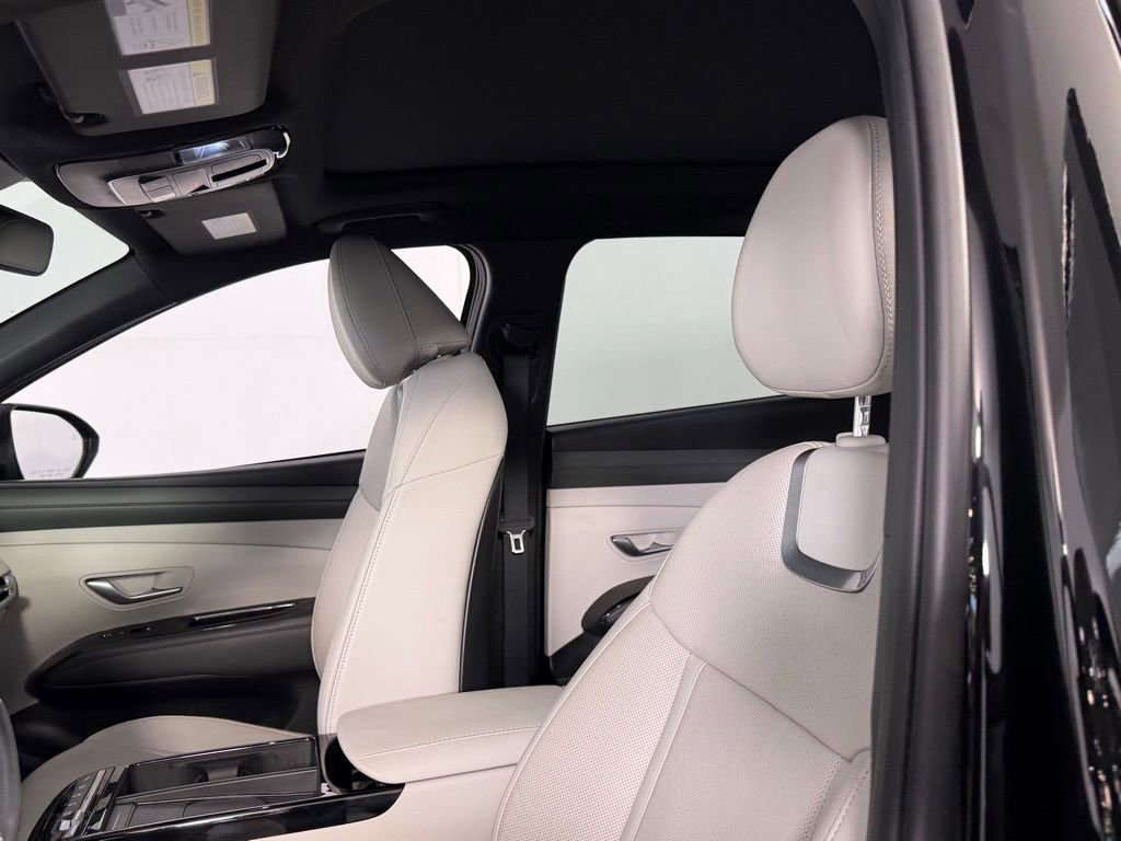 Used 2025 Hyundai Tucson Limited image 23