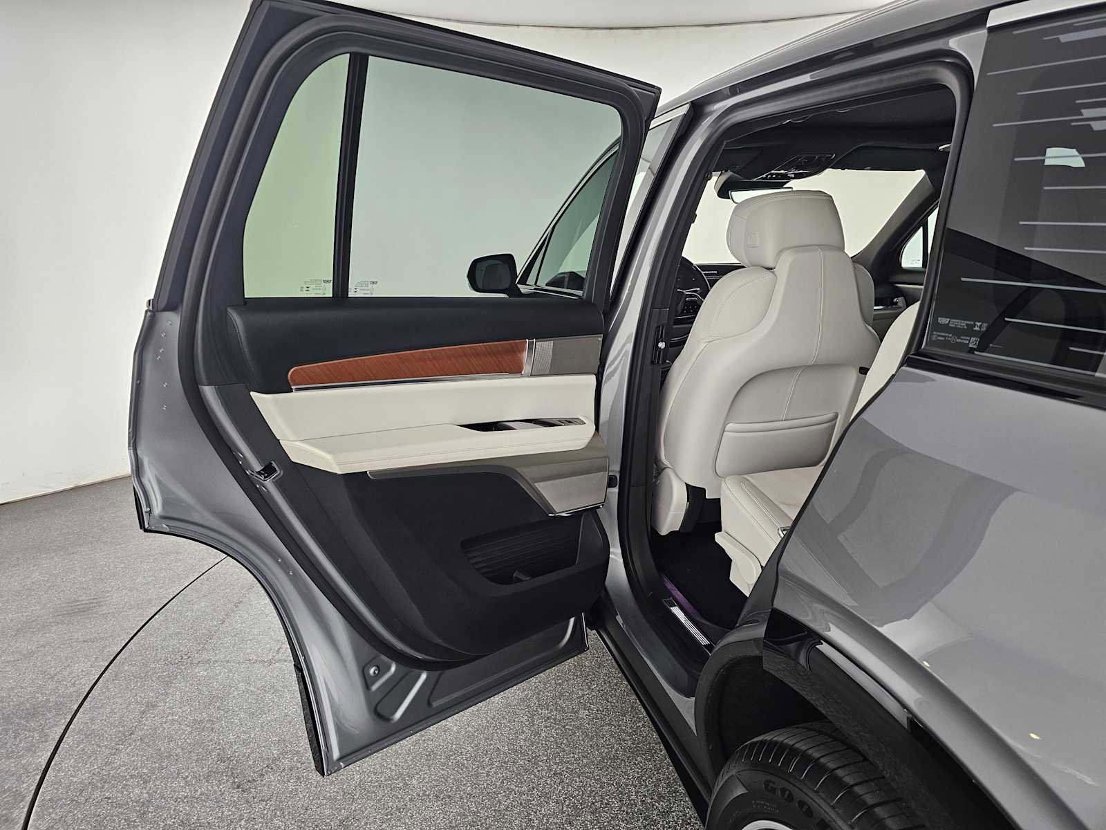 New 2026 Cadillac Vistiq Luxury AWD/4WD image 17