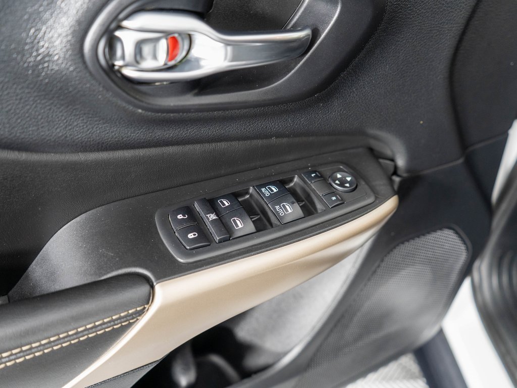Used 2018 Jeep Cherokee Limited image 24