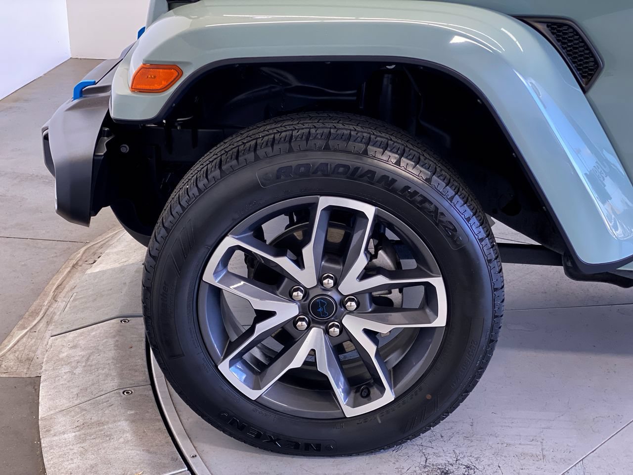 Used 2024 Jeep Wrangler Unlimited w/ Convenience Group AWD/4WD image 12