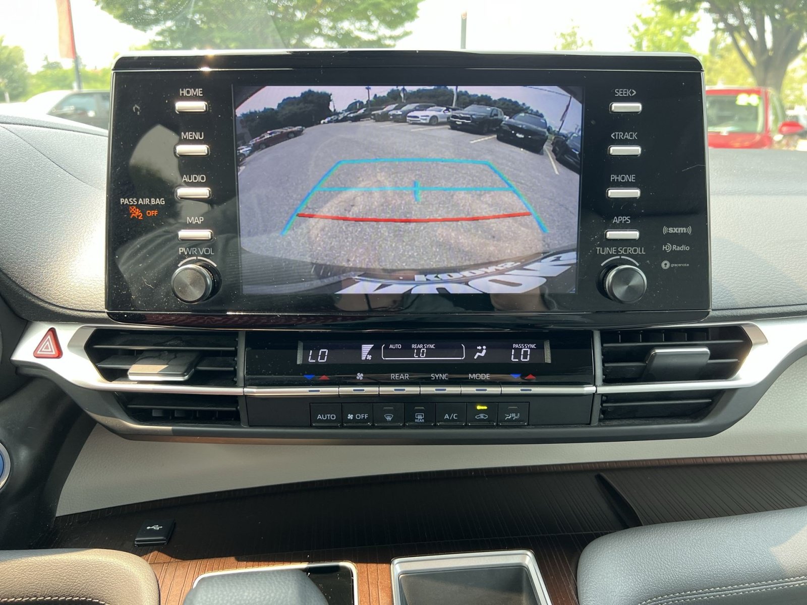 Used 2023 Toyota Sienna LE AWD/4WD image 19