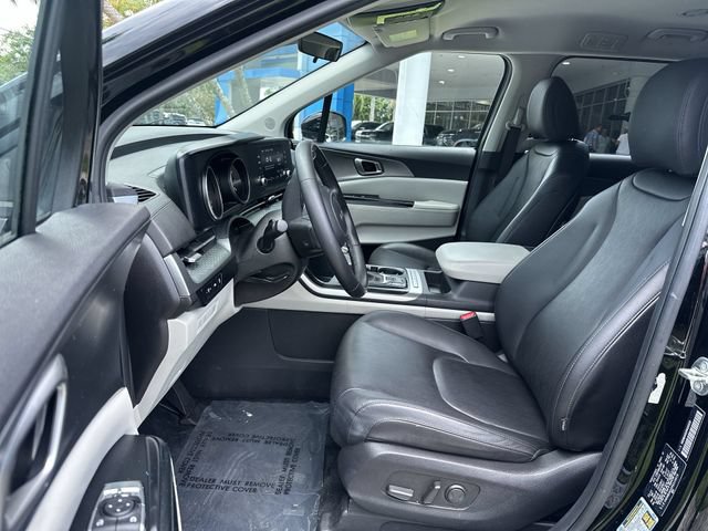 Used 2024 Kia Carnival LX FWD image 30