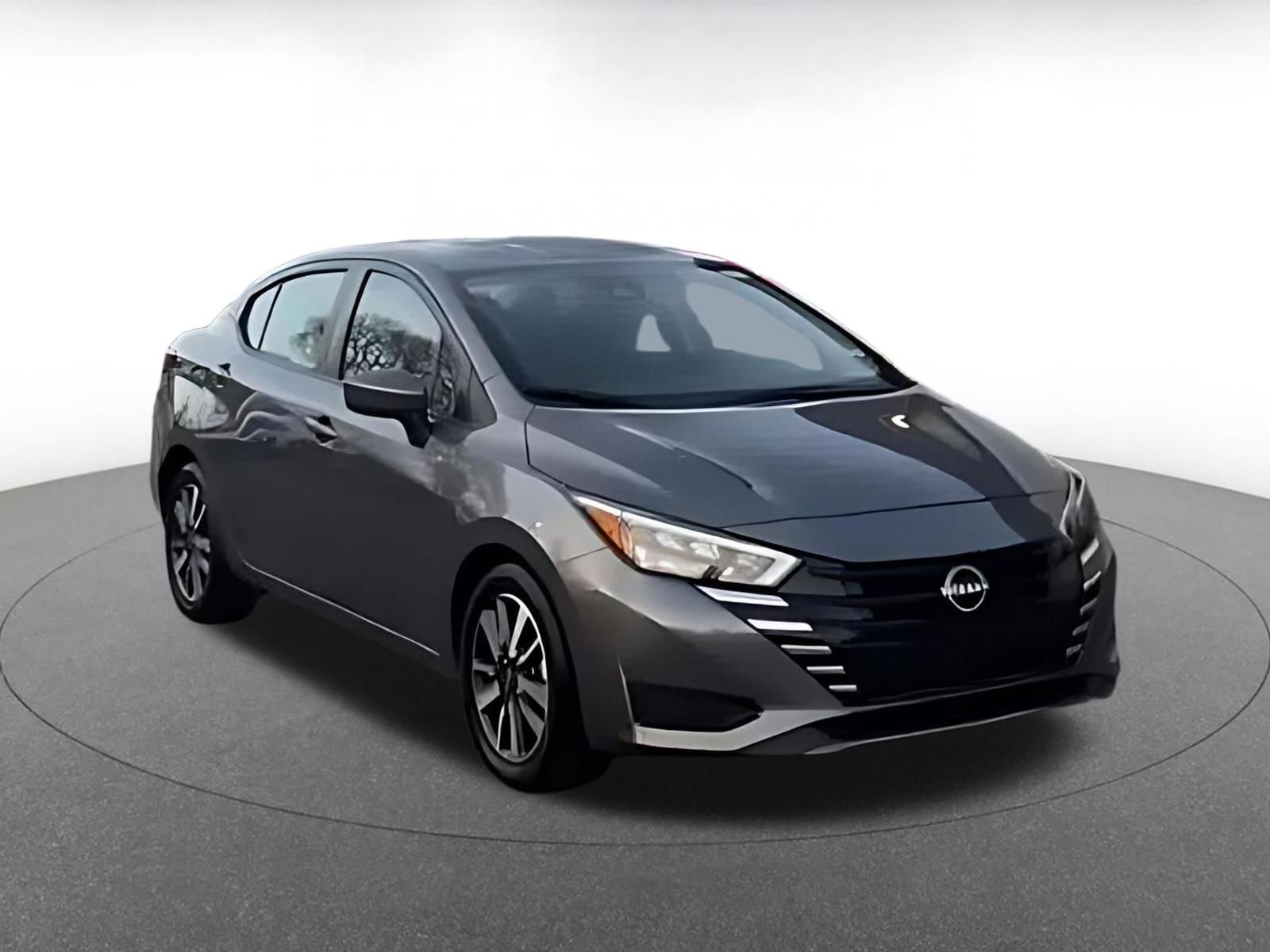 Used 2025 Nissan Versa SV image 3