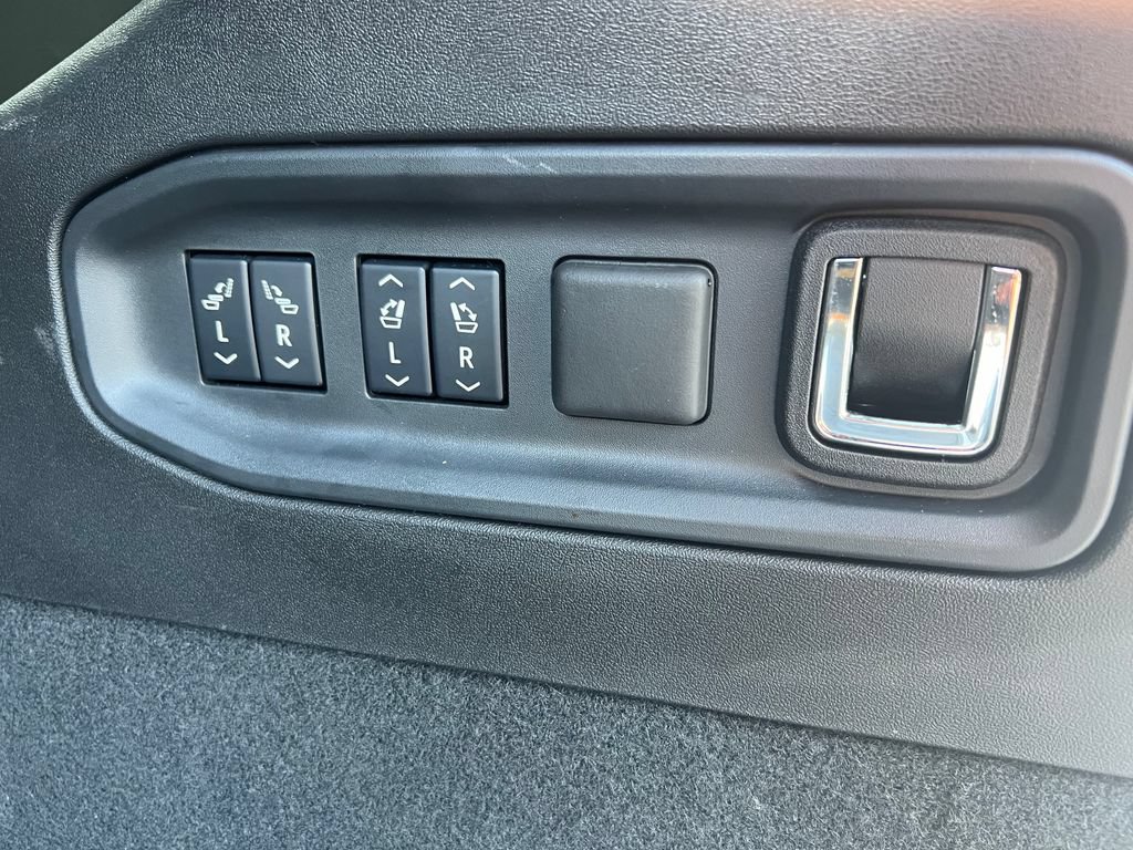 Certified 2026 Cadillac Vistiq Sport w/ LPO, Floor Liner Package AWD/4WD image 19
