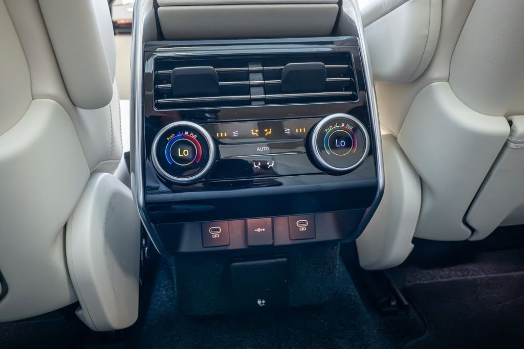 Used 2025 Land Rover Range Rover Long Wheelbase Autobiography image 28