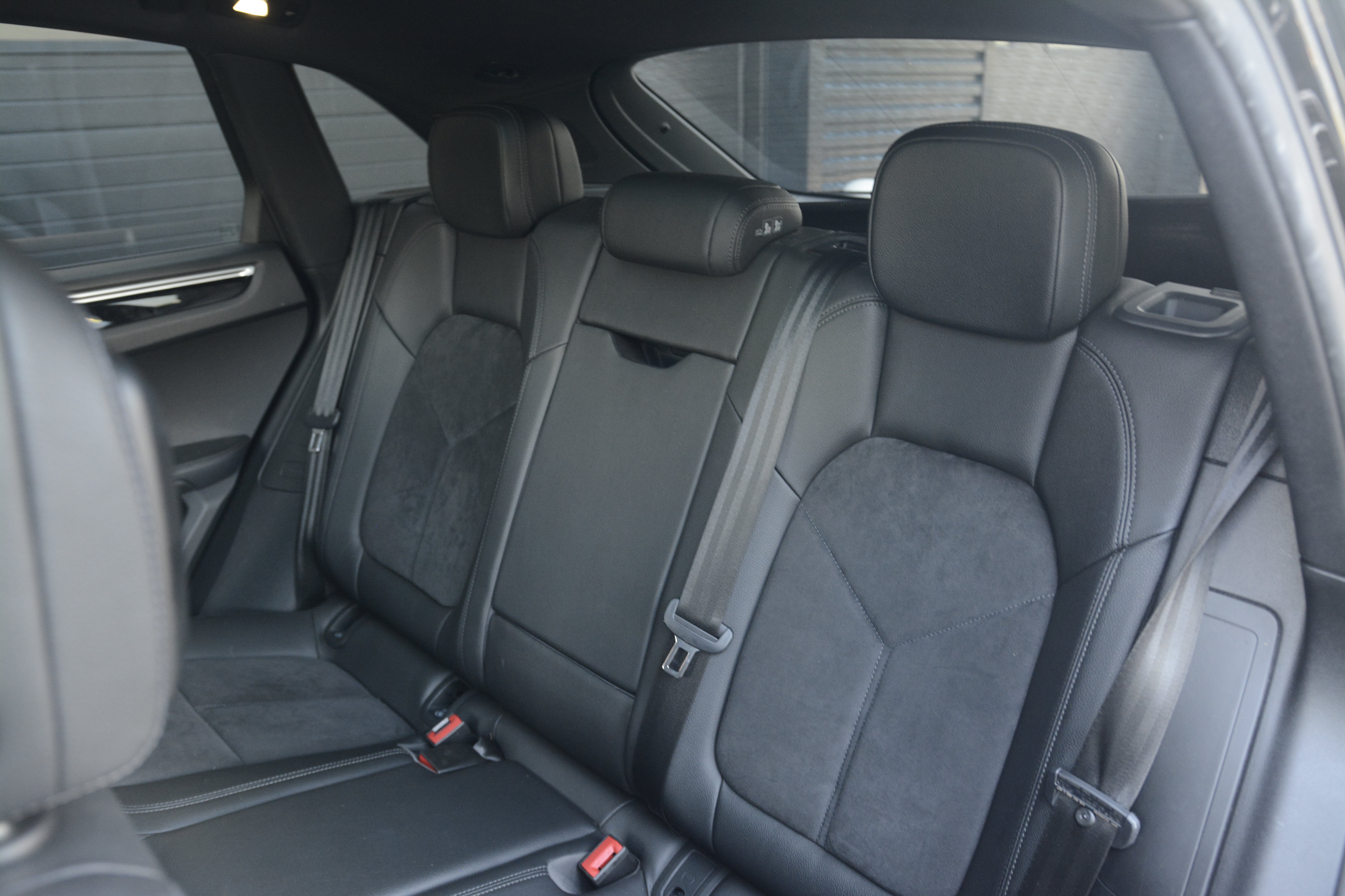 Certified 2019 Porsche Macan AWD/4WD image 31