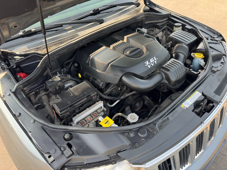 Used 2012 Jeep Grand Cherokee Laredo AWD/4WD image 24