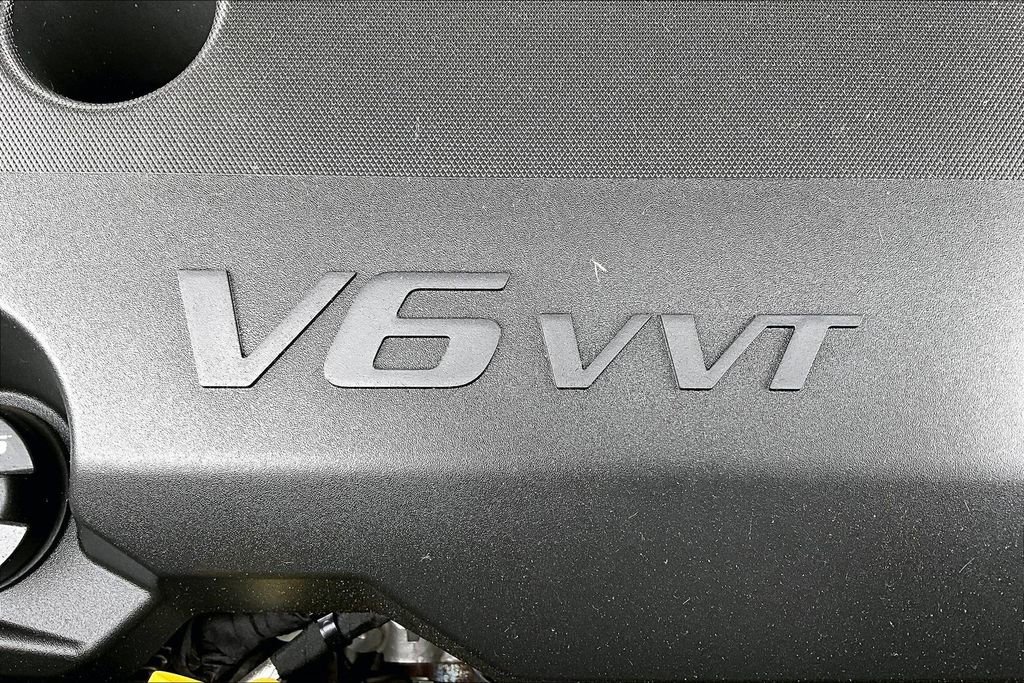 Used 2023 Chevrolet Traverse LT AWD/4WD image 32