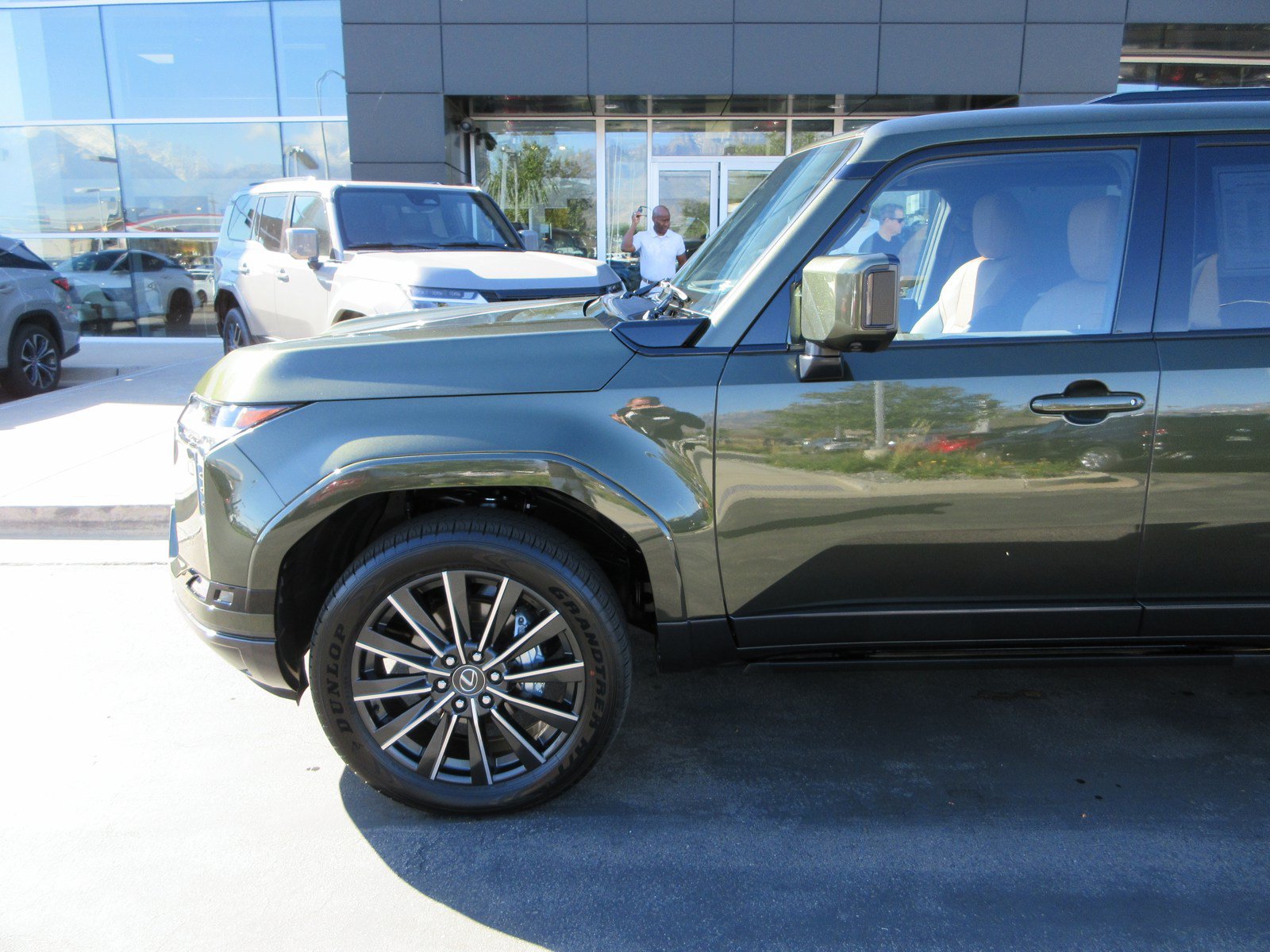 Used 2026 Lexus GX 550 w/ Accessory Package (2T) AWD/4WD image 2