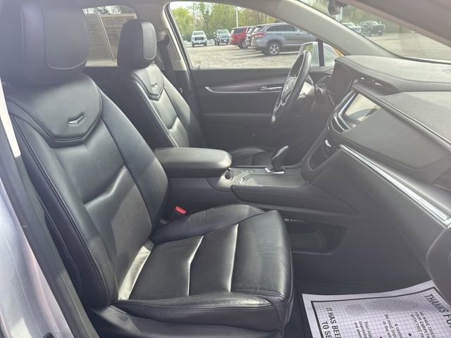 Used 2017 Cadillac XT5 Luxury w/ Driver Awareness Package image 9