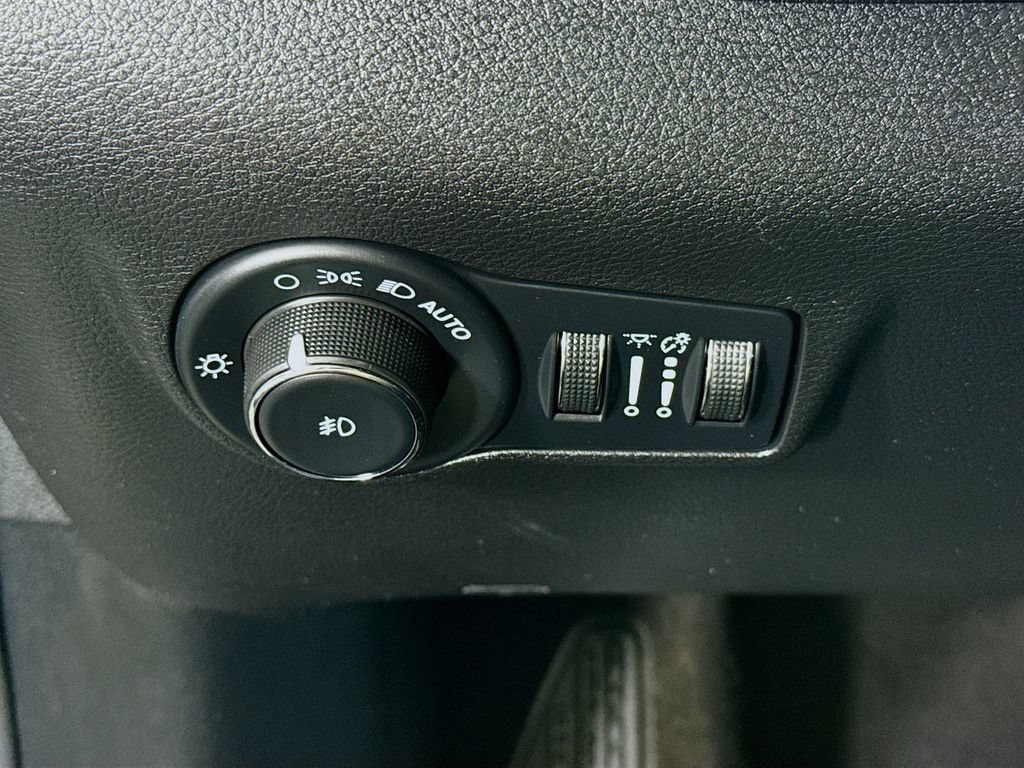 Used 2022 Jeep Compass Trailhawk w/ Trailhawk Convenience Group AWD/4WD image 18