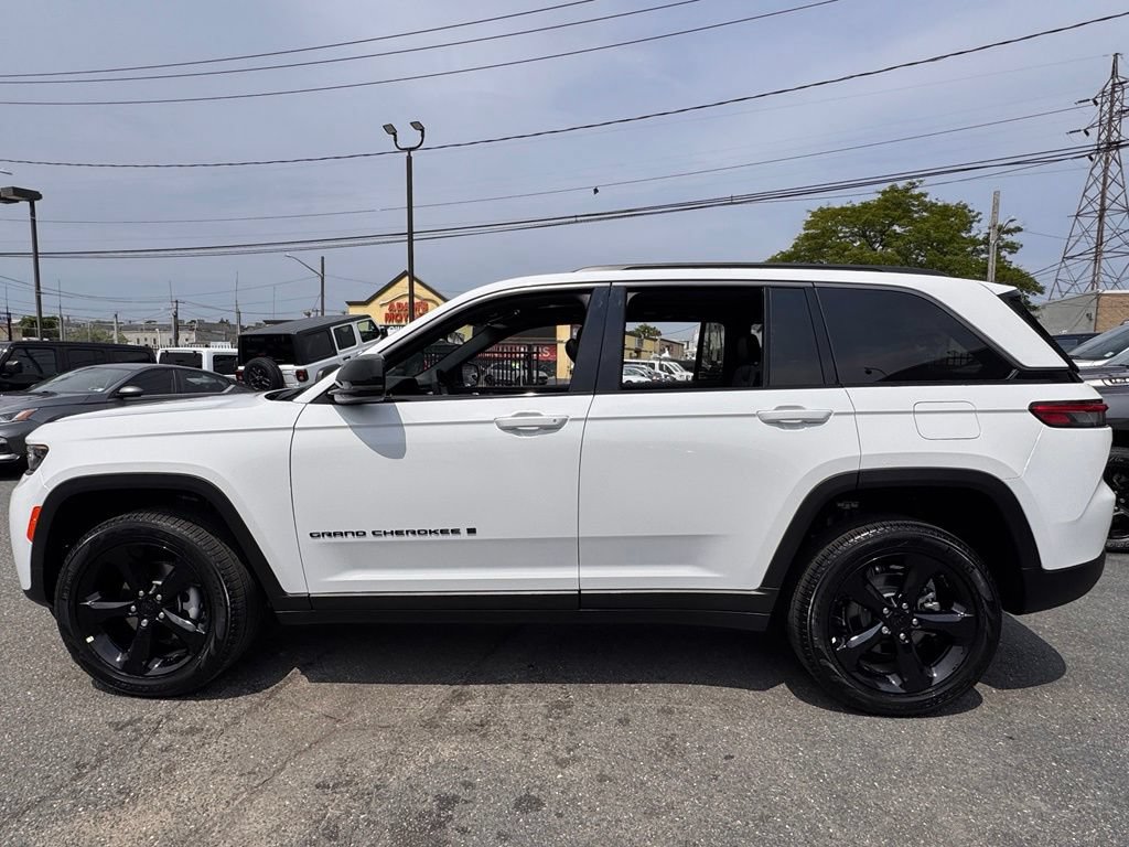 New 2026 Jeep Grand Cherokee Limited w/ Limited Altitude Package AWD/4WD image 4