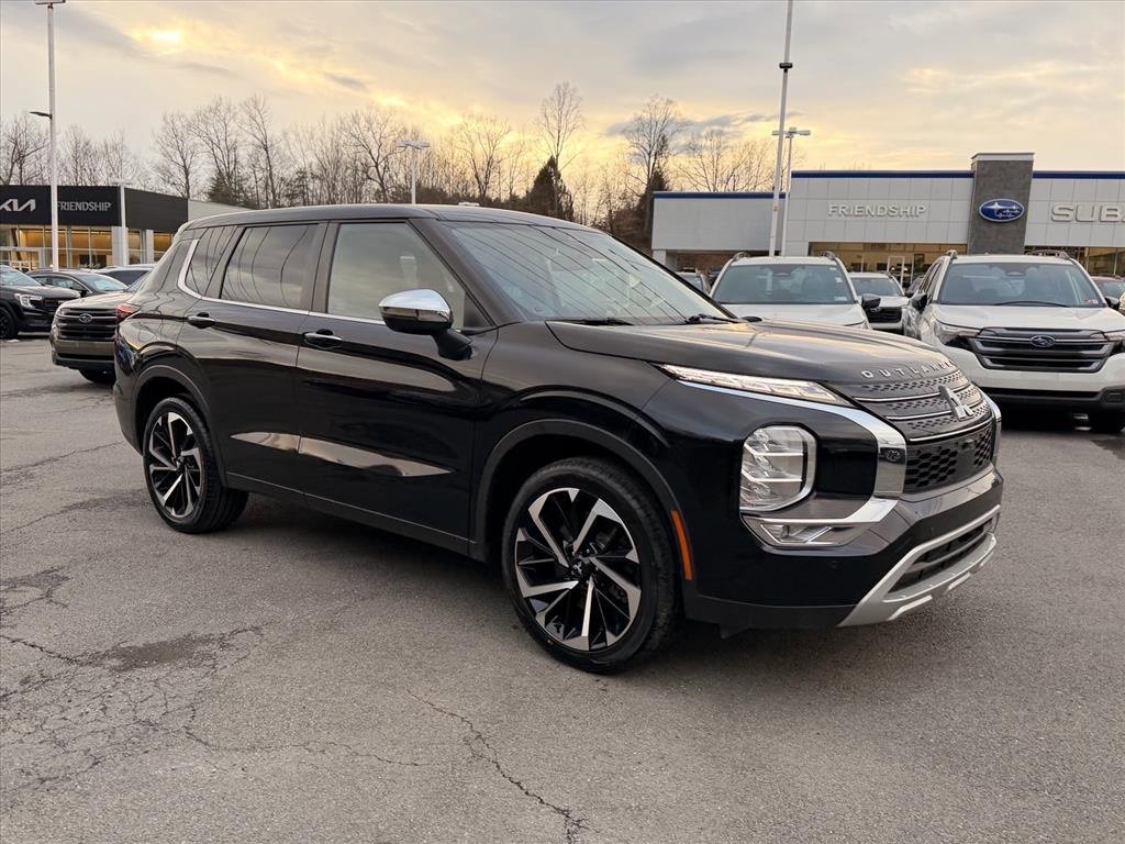 Used 2023 Mitsubishi Outlander SE image 15