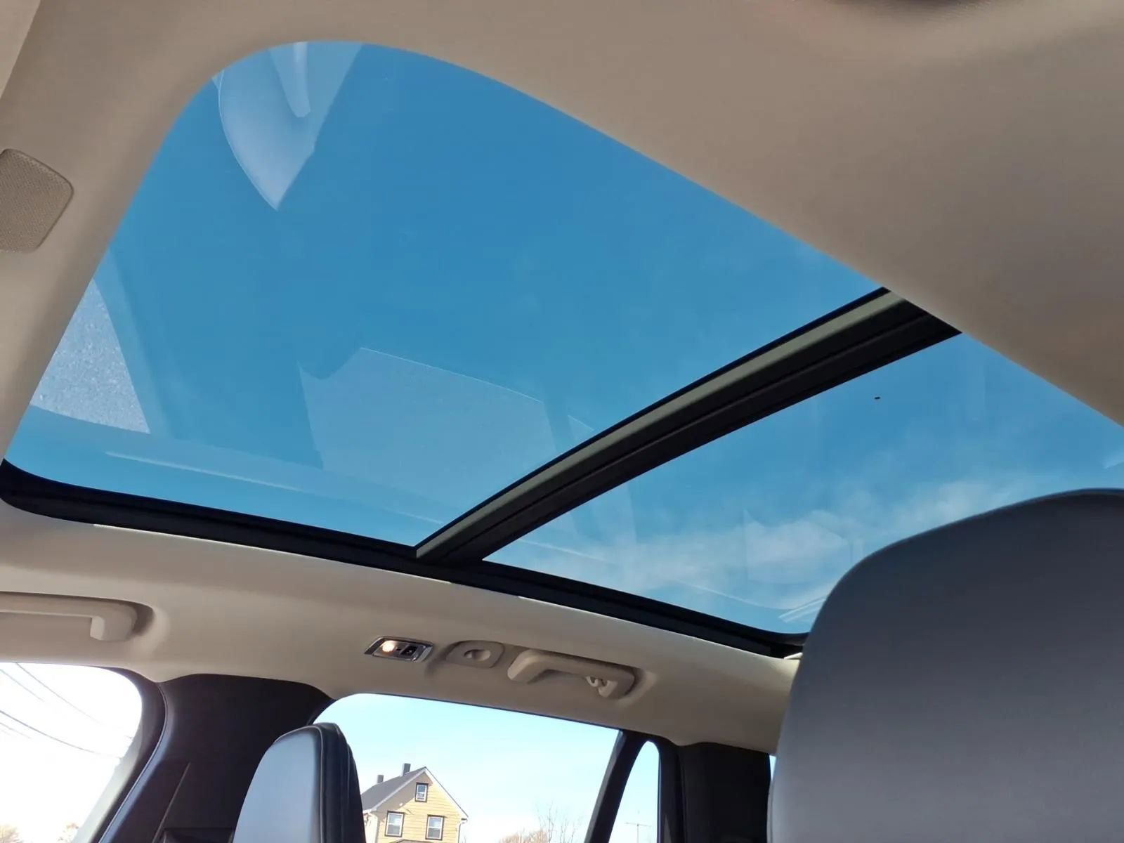 Used 2022 Volvo XC90 T5 Momentum w/ Climate Package image 27