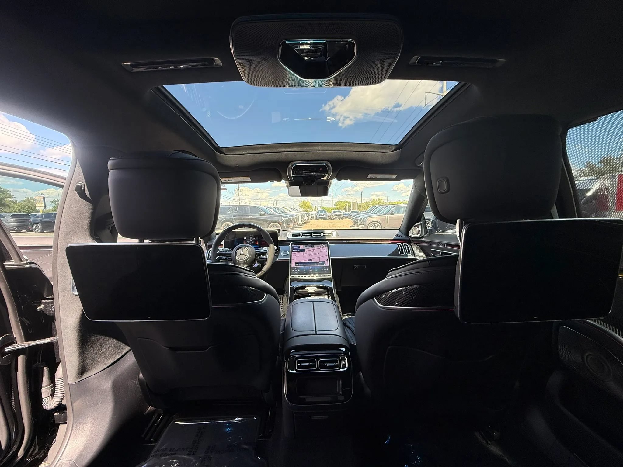 Used 2024 Mercedes-Benz S 63 AMG S w/ Carbon Fiber Exterior Package image 37