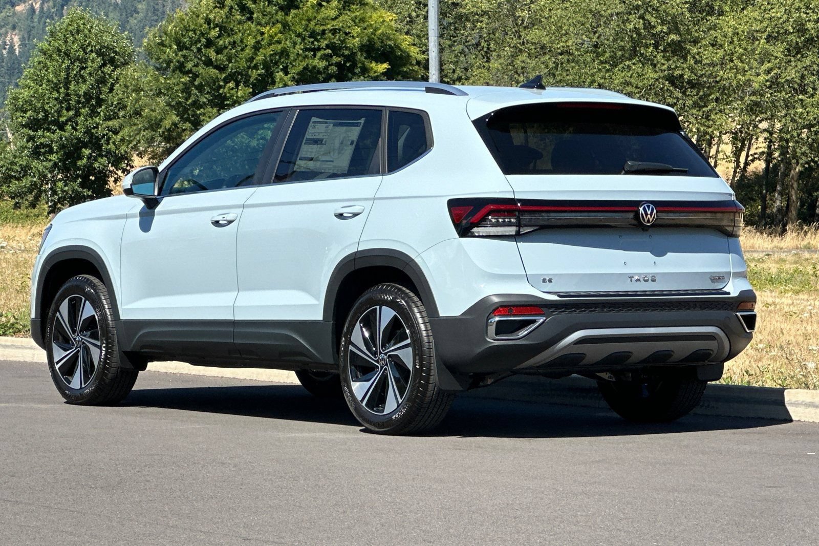 New 2026 Volkswagen Taos SE AWD/4WD image 5