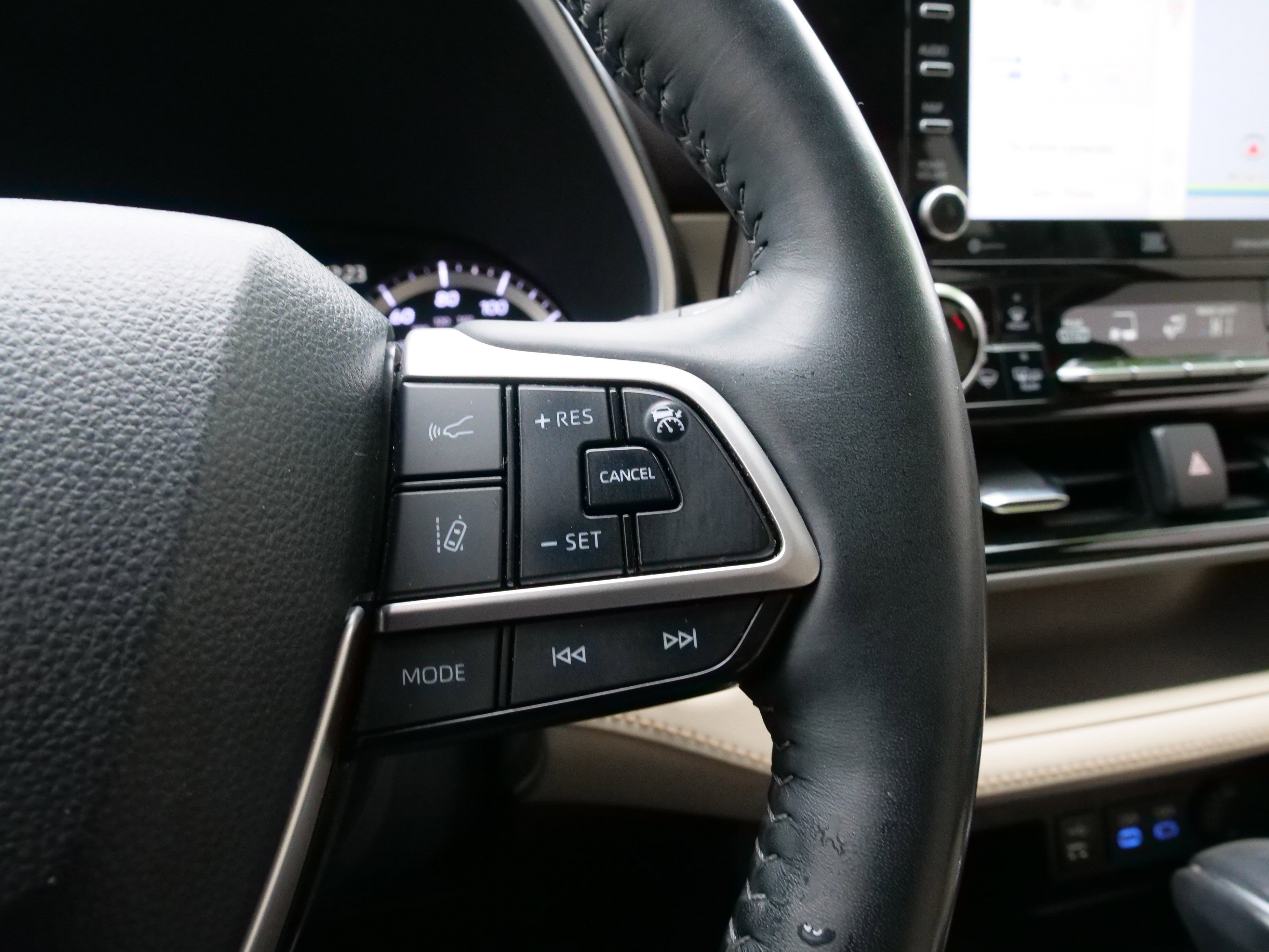 Used 2022 Toyota Highlander Limited image 25