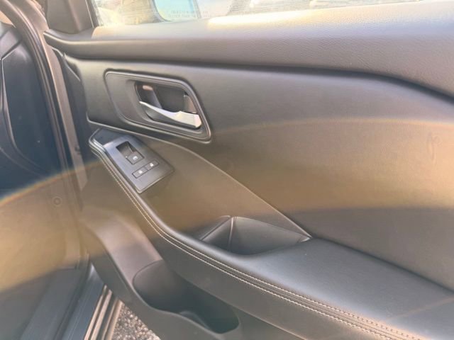 Used 2024 Nissan Rogue SV image 25