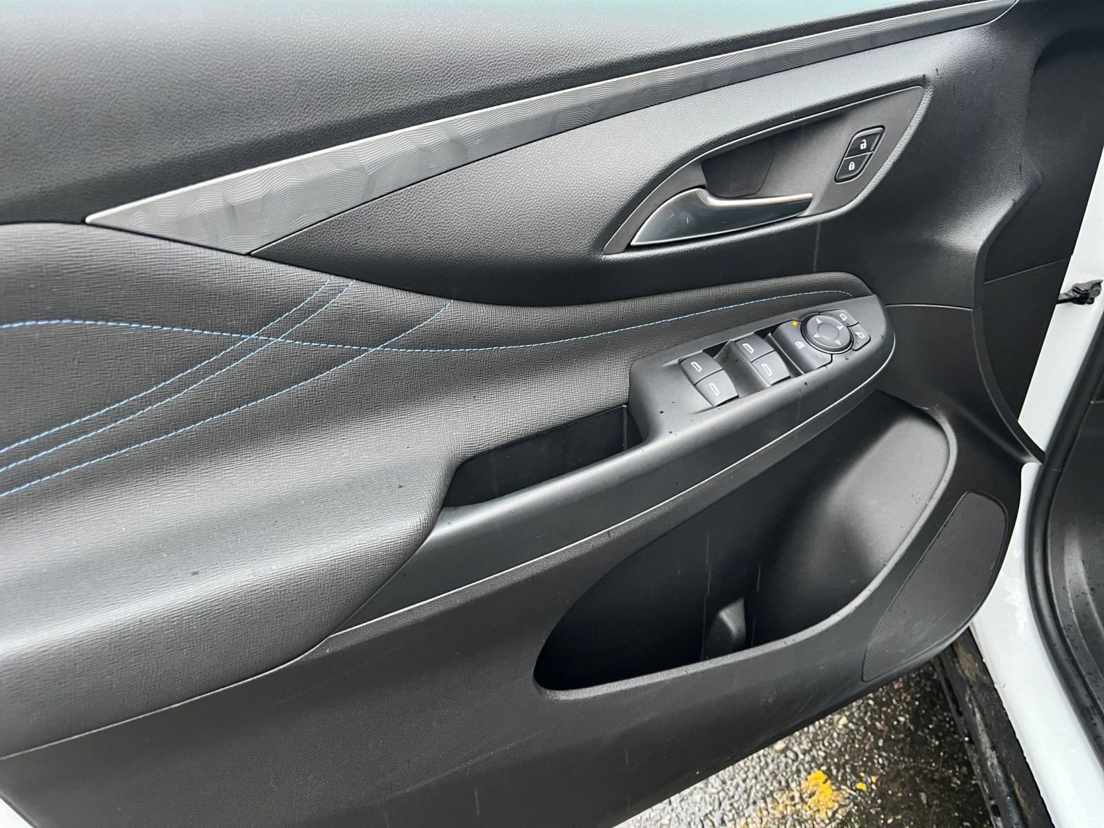 Used 2025 Buick Envista Sport Touring image 18