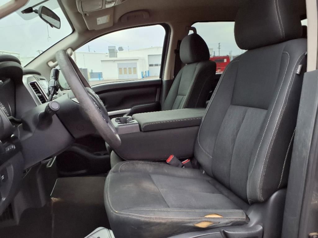 Used 2017 Nissan Titan SV image 16