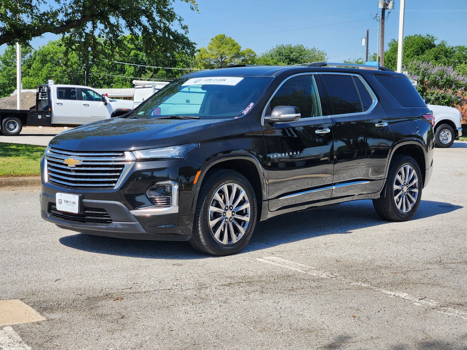 Used 2023 Chevrolet Traverse Premier FWD image 2