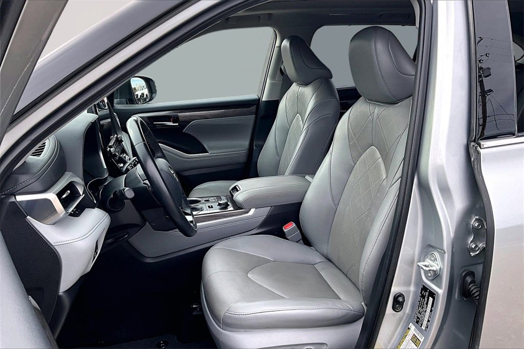 Used 2021 Toyota Highlander Platinum image 25