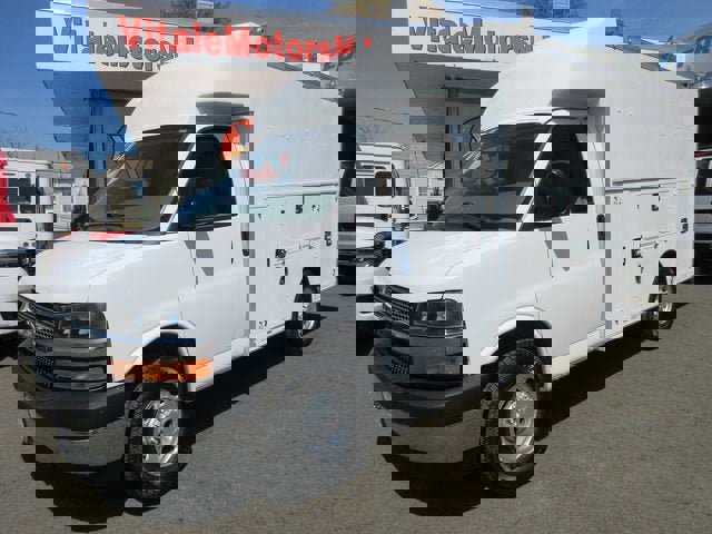 Used 2017 Chevrolet Express 3500 image 39