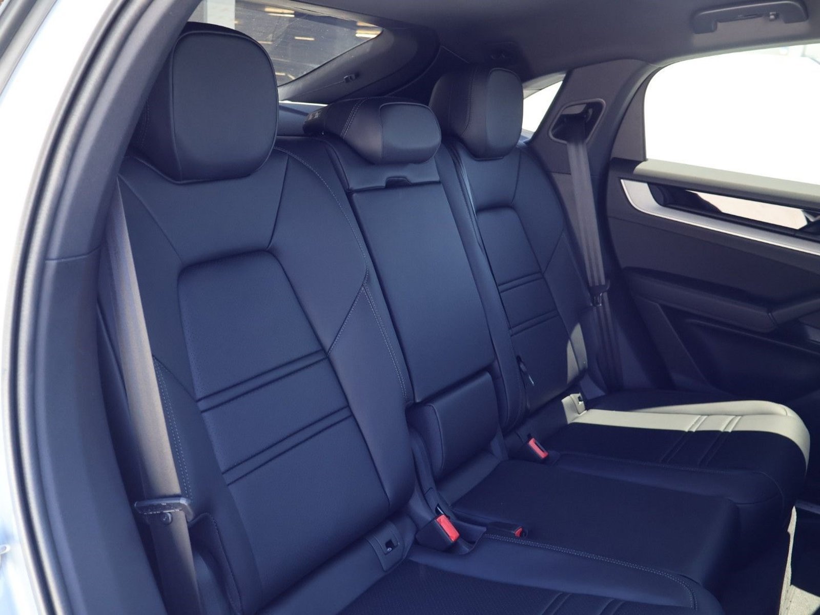 New 2026 Porsche Cayenne Coupe AWD/4WD image 23