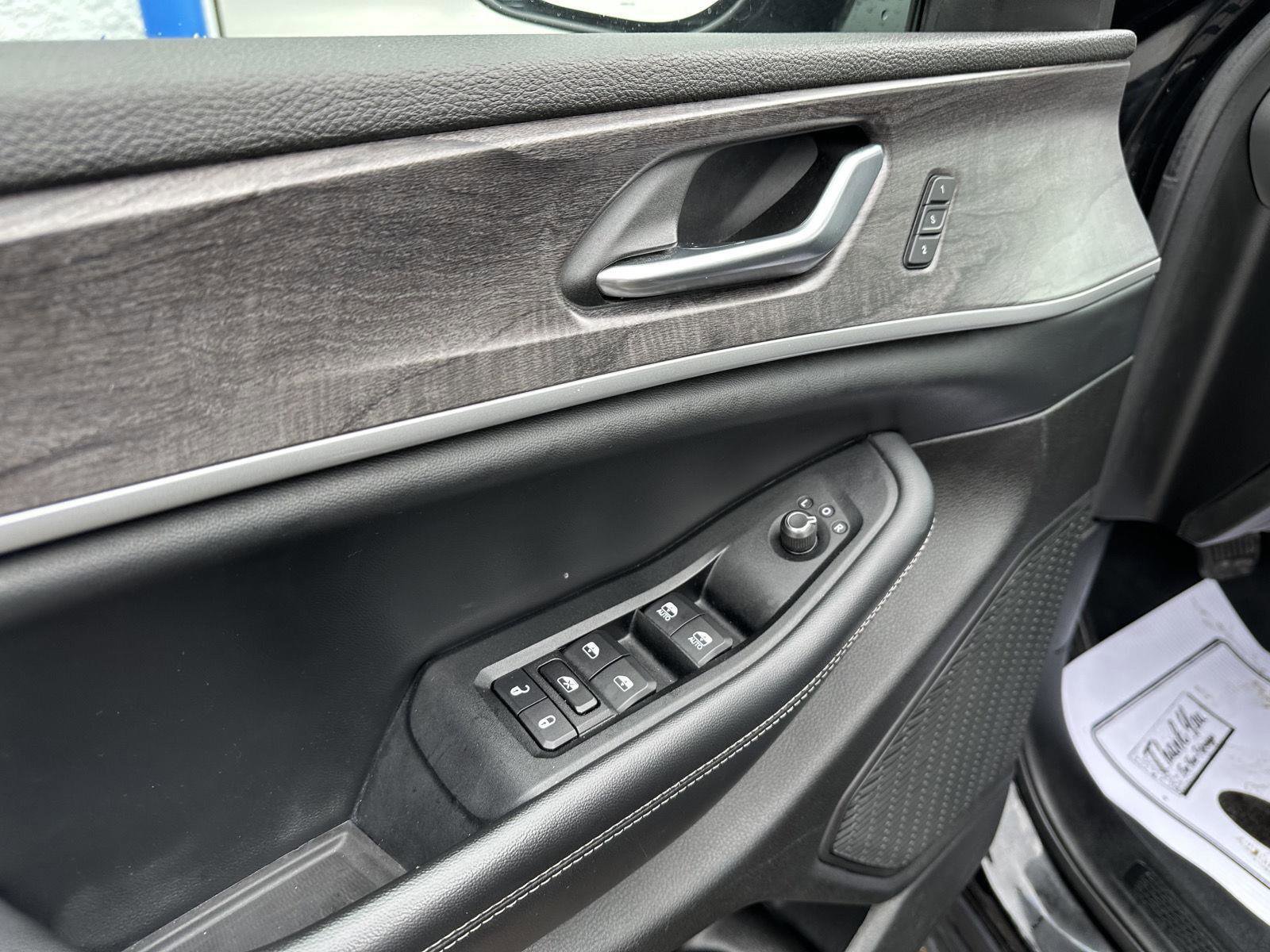 Used 2023 Jeep Grand Cherokee Limited AWD/4WD image 18