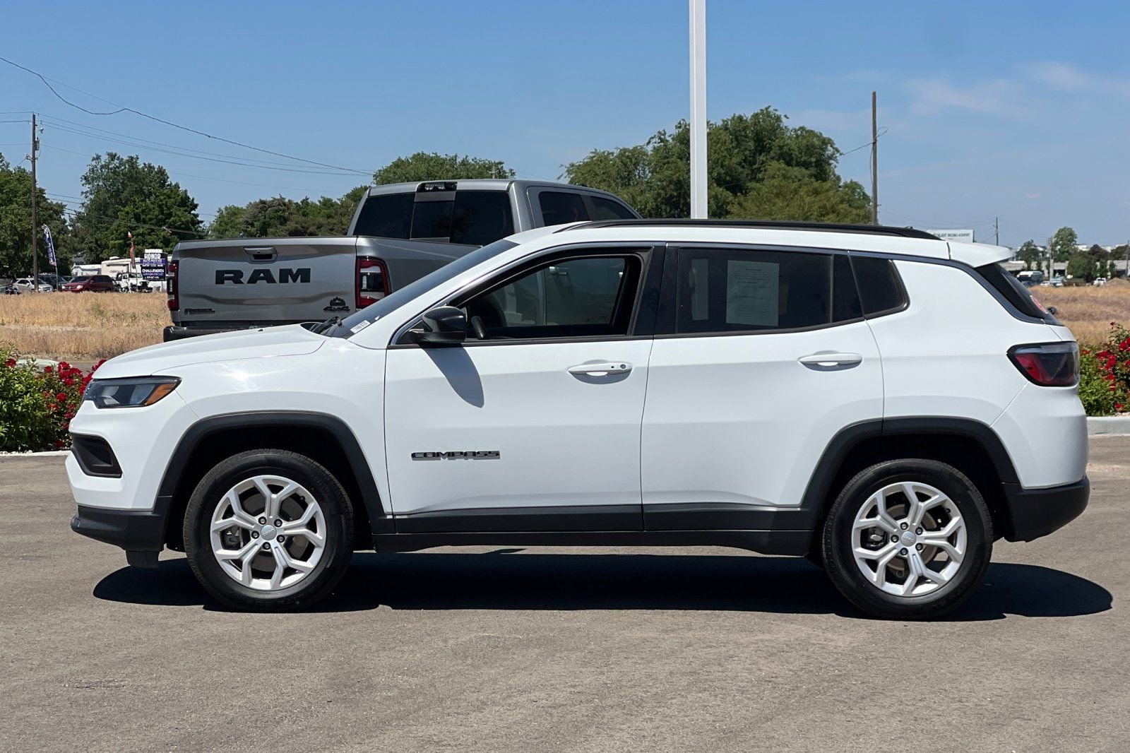Used 2024 Jeep Compass Latitude AWD/4WD image 7