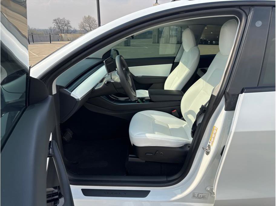 Used 2021 Tesla Model Y Long Range image 14