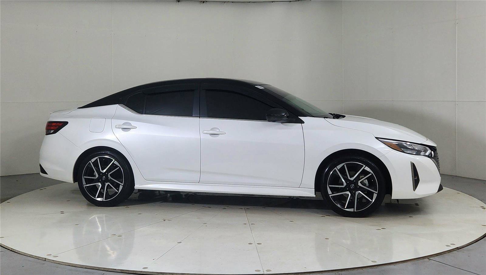 Certified 2025 Nissan Sentra SR w/ SR Premium Package image 8